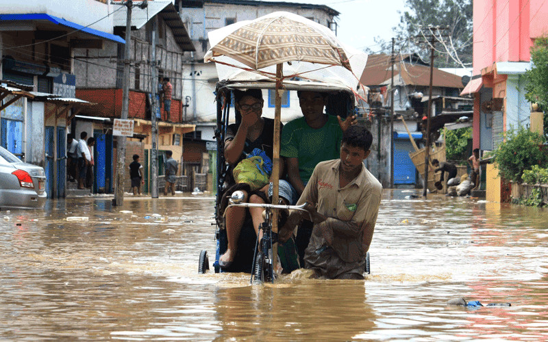 Ινδία – Νεπάλ: Τουλάχιστον 94 νεκροί από τους μουσώνες που πλήττουν τις δύο χώρες